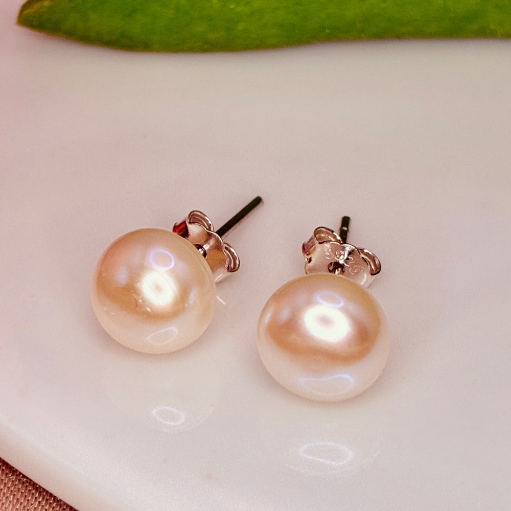 Elegant Natural Freshwater Pearl Stud Earrings in Solid 925 Sterling Silver